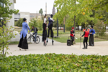 Improbable rencontre sur le campus.